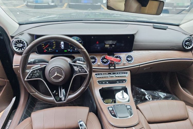 Used Mercedes-Benz E-Class New Energy 2022 Restyled E 350 e L Plug-in Hybrid Sports Sedan Center Console
