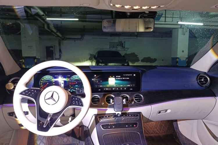 Used Mercedes-Benz E-Class New Energy 2022 E 350 e L Plug-in Hybrid Sedan Center Console
