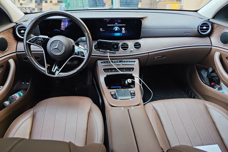 Used Mercedes-Benz E-Class New Energy 2022 Restyled E 350 e L Plug-in Hybrid Sedan Center Console