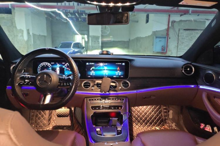 Used Mercedes-Benz E-Class New Energy 2022 Restyled E 350 e L Plug-in Hybrid Sports Sedan Center Console