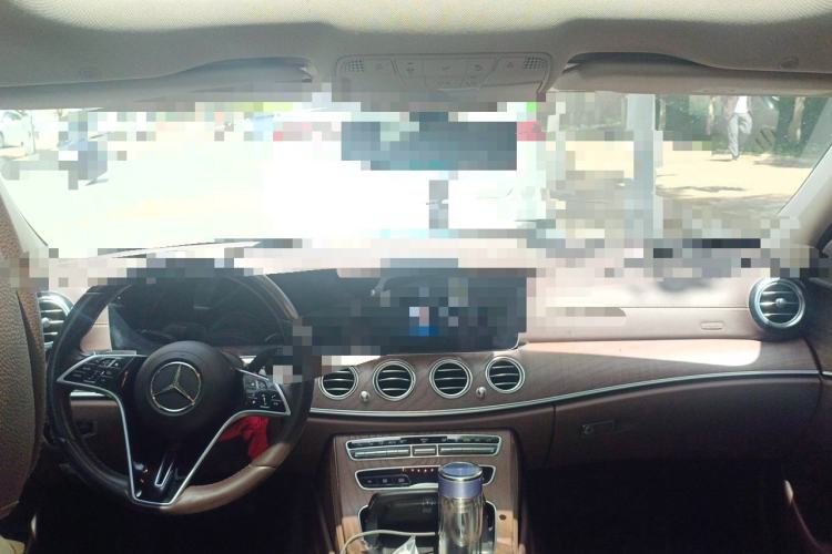 Used Mercedes-Benz E-Class New Energy 2022 Restyled E 350 e L Plug-in Hybrid Sedan Center Console