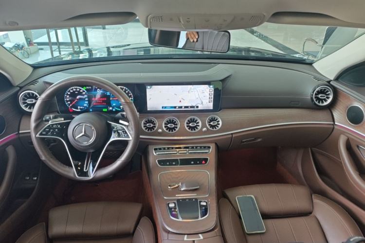 Used Mercedes-Benz E-Class New Energy 2022 Facelift E 350 e L Plug-in Hybrid Sedan Center Console