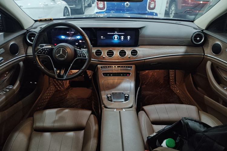 Used Mercedes-Benz E-Class New Energy 2022 Second Facelift E 350 e L Plug-in Hybrid Sedan Center Console