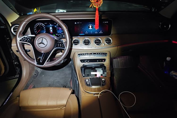 Used Mercedes-Benz E-Class New Energy 2022 Second Facelift E 350 e L Plug-in Hybrid Sedan Center Console