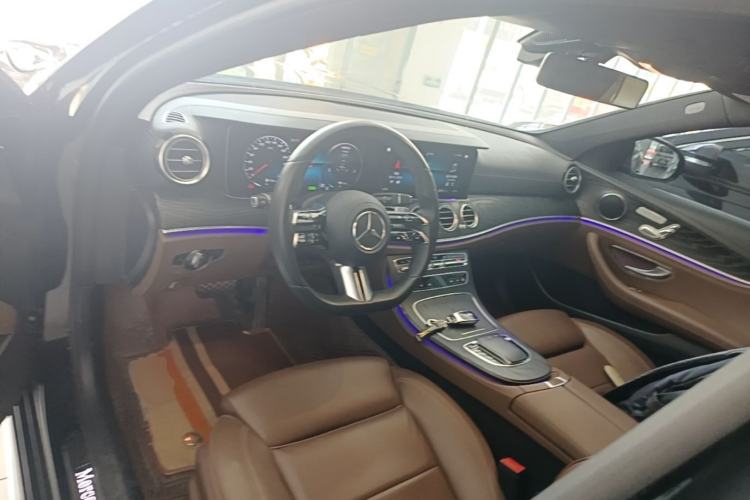 Used Mercedes-Benz E-Class New Energy 2022 Restyled E 350 e L Plug-in Hybrid Sports Sedan Center Console