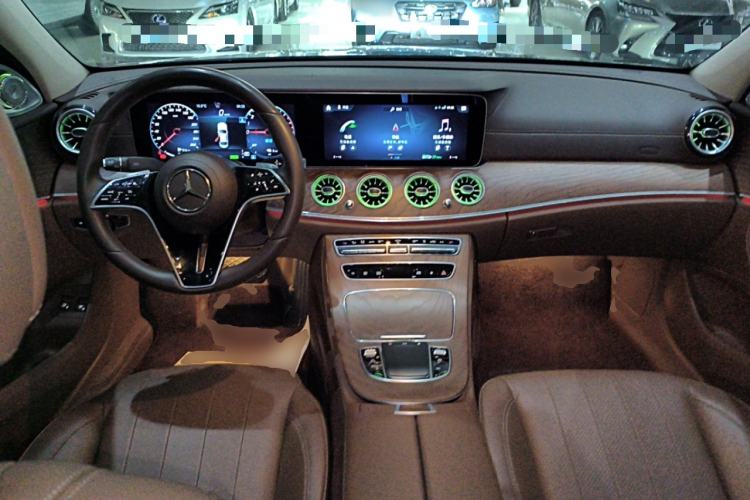 Used Mercedes-Benz E-Class New Energy 2022 Restyled E 350 e L Plug-in Hybrid Sedan Center Console
