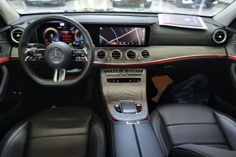Used Mercedes-Benz E-Class New Energy 2022 Restyled E 350 e L Plug-in Hybrid Sports Sedan Center Console
