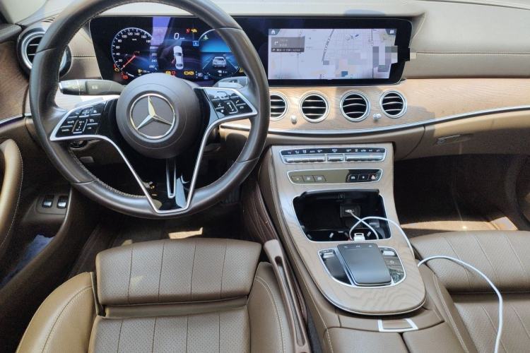 Used Mercedes-Benz E-Class New Energy 2022 Second Facelift E 350 e L Plug-in Hybrid Sports Sedan Center Console
