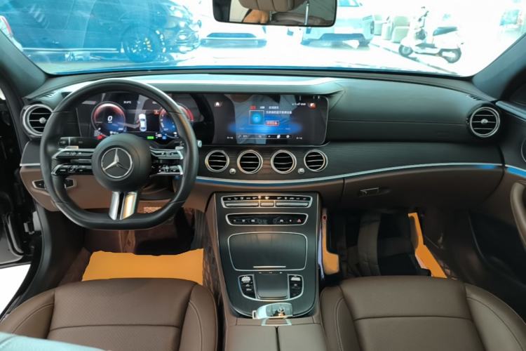 Used Mercedes-Benz E-Class New Energy 2022 Restyled E 350 e L Plug-in Hybrid Sports Sedan Center Console