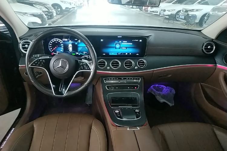 Used Mercedes-Benz E-Class New Energy 2022 Restyled E 350 e L Plug-in Hybrid Sedan Center Console