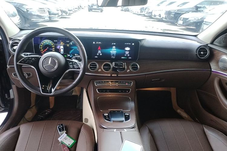 Used Mercedes-Benz E-Class New Energy 2022 Restyled E 350 e L Plug-in Hybrid Sedan Center Console