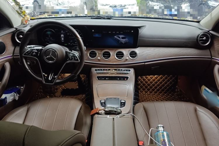 Used Mercedes-Benz E-Class New Energy 2022 Restyled E 350 e L Plug-in Hybrid Sedan Center Console