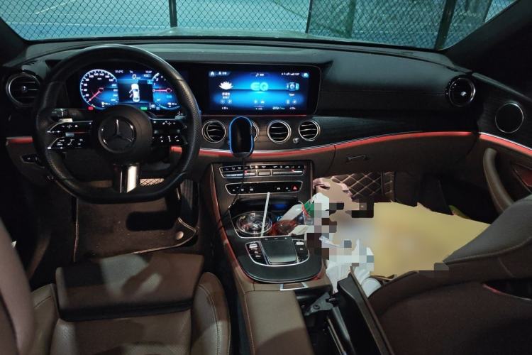 Used Mercedes-Benz E-Class New Energy 2022 Restyled E 350 e L Plug-in Hybrid Sports Sedan Center Console