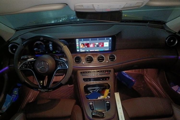 Used Mercedes-Benz E-Class New Energy 2022 Second Facelift E 350 e L Plug-in Hybrid Sedan Center Console