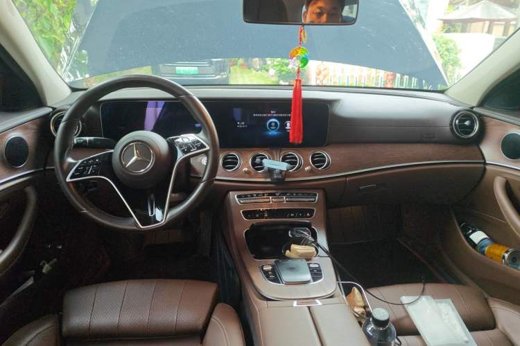 Used Mercedes-Benz E-Class New Energy 2022 Second Facelift E 350 e L Plug-in Hybrid Sports Sedan Center Console