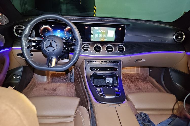 Used Mercedes-Benz E-Class New Energy 2022 Restyled E 350 e L Plug-in Hybrid Sports Sedan Center Console