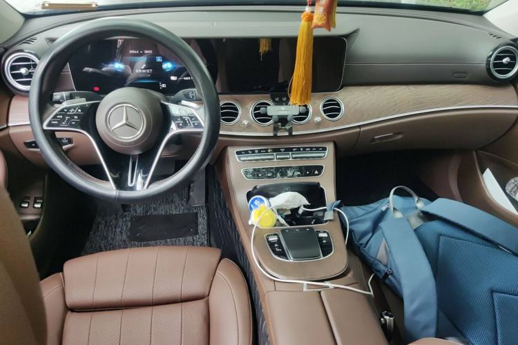 Used Mercedes-Benz E-Class New Energy 2022 Second Facelift E 350 e L Plug-in Hybrid Sedan Center Console