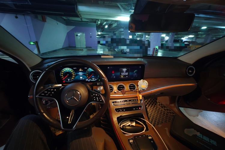 Used Mercedes-Benz E-Class New Energy 2022 Restyled E 350 e L Plug-in Hybrid Sedan Center Console