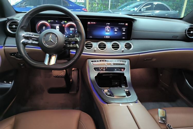 Used Mercedes-Benz E-Class New Energy 2022 E 350 e L Plug-in Hybrid Sports Sedan Center Console