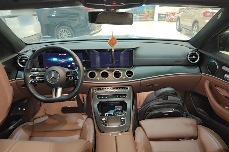 Used Mercedes-Benz E-Class New Energy 2022 Restyled E 350 e L Plug-in Hybrid Sports Sedan Center Console