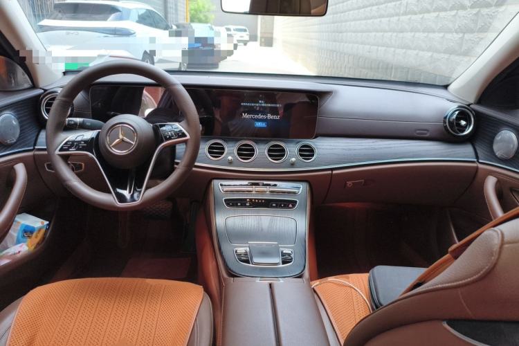 Used Mercedes-Benz E-Class New Energy 2022 E 350 e L Plug-in Hybrid Sedan Center Console