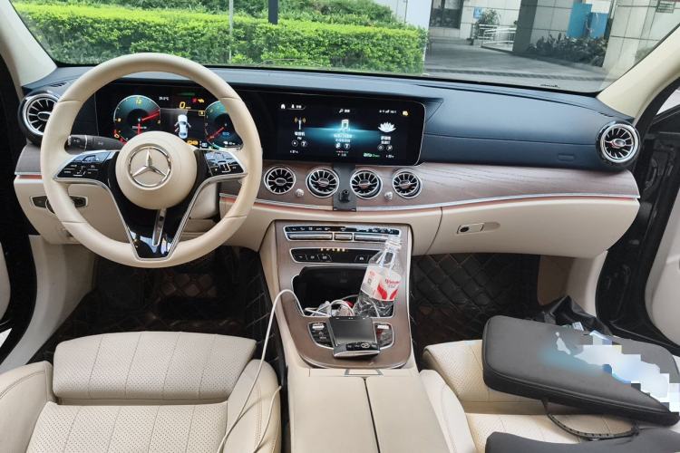 Used Mercedes-Benz E-Class New Energy 2022 Facelift E 350 e L Plug-in Hybrid Sedan Center Console
