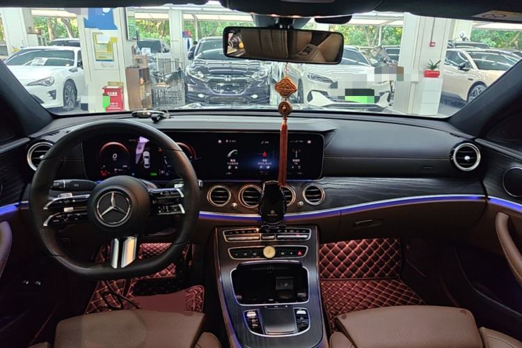 Used Mercedes-Benz E-Class New Energy 2022 Restyled E 350 e L Plug-in Hybrid Sports Sedan Center Console
