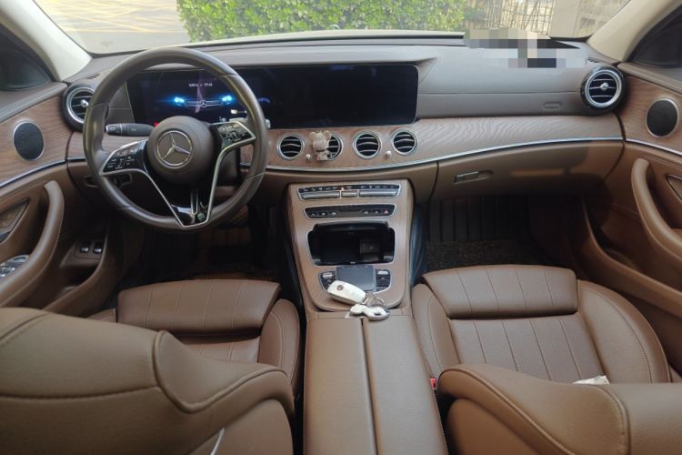 Used Mercedes-Benz E-Class New Energy 2022 Facelift E 350 e L Plug-in Hybrid Sedan Center Console