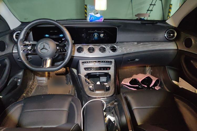 Used Mercedes-Benz E-Class New Energy 2022 E 350 e L Plug-in Hybrid Sports Sedan Center Console