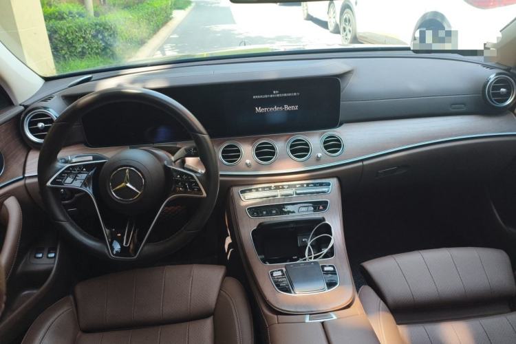 Used Mercedes-Benz E-Class New Energy 2022 Facelift E 350 e L Plug-in Hybrid Sedan Center Console