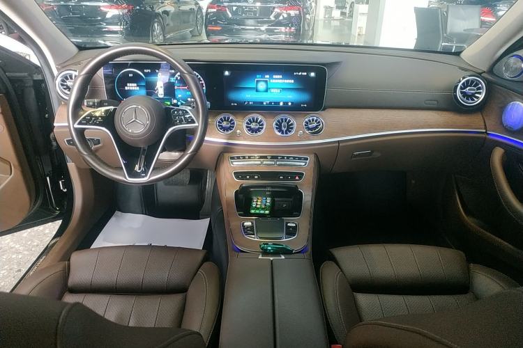 Used Mercedes-Benz E-Class New Energy 2022 Second Facelift E 350 e L Plug-in Hybrid Sedan Center Console