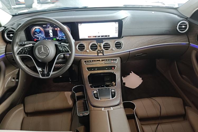 Used Mercedes-Benz E-Class New Energy 2022 Second Facelift E 350 e L Plug-in Hybrid Sedan Center Console