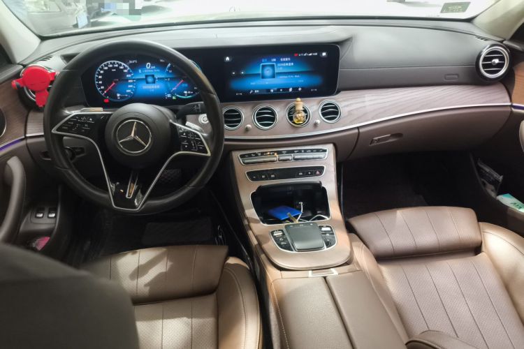 Used Mercedes-Benz E-Class New Energy 2022 Second Facelift E 350 e L Plug-in Hybrid Sedan Center Console