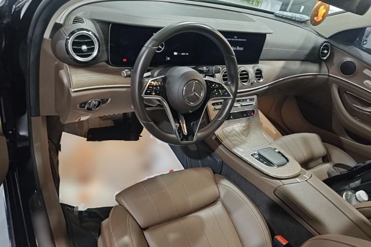 Used Mercedes-Benz E-Class New Energy 2022 Facelift E 350 e L Plug-in Hybrid Sedan Center Console