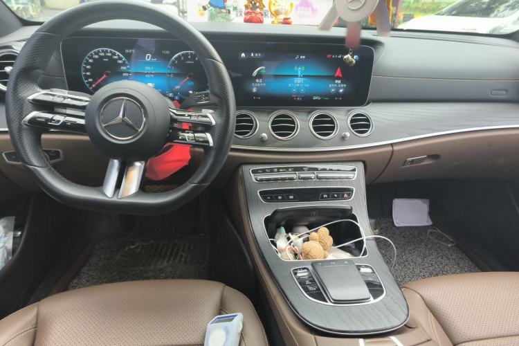 Used Mercedes-Benz E-Class New Energy 2022 E 350 e L Plug-in Hybrid Sports Sedan Center Console