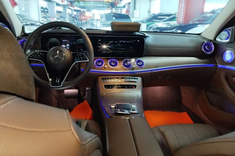 Used Mercedes-Benz E-Class New Energy 2022 Restyled E 350 e L Plug-in Hybrid Sedan Center Console
