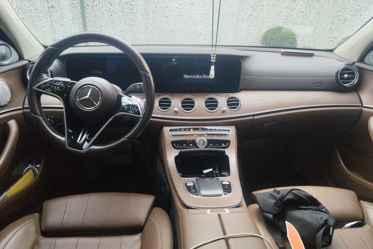 Used Mercedes-Benz E-Class New Energy 2022 Second Facelift E 350 e L Plug-in Hybrid Sports Sedan Center Console