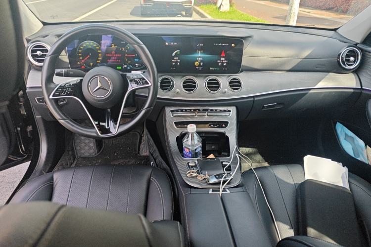 Used Mercedes-Benz E-Class New Energy 2022 E 350 e L Plug-in Hybrid Sedan Center Console