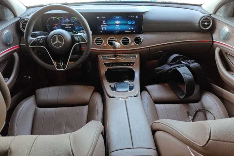 Used Mercedes-Benz E-Class New Energy 2022 Facelift E 350 e L Plug-in Hybrid Sedan Center Console