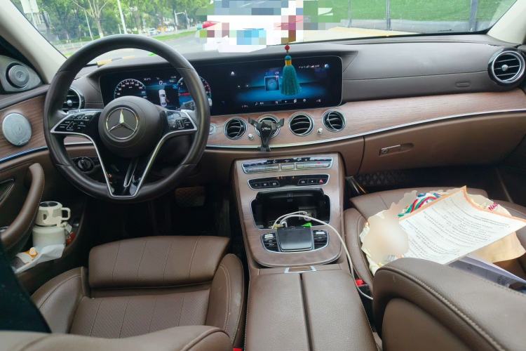 Used Mercedes-Benz E-Class New Energy 2022 Second Facelift E 350 e L Plug-in Hybrid Sedan Center Console