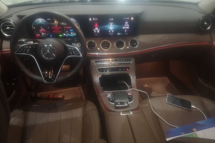Used Mercedes-Benz E-Class New Energy 2022 E 350 e L Plug-in Hybrid Sedan Center Console