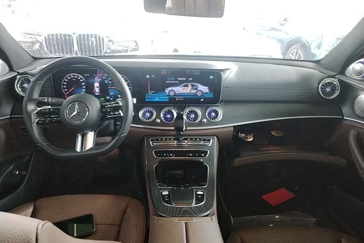 Used Mercedes-Benz E-Class New Energy 2022 Restyled E 350 e L Plug-in Hybrid Sports Sedan Center Console