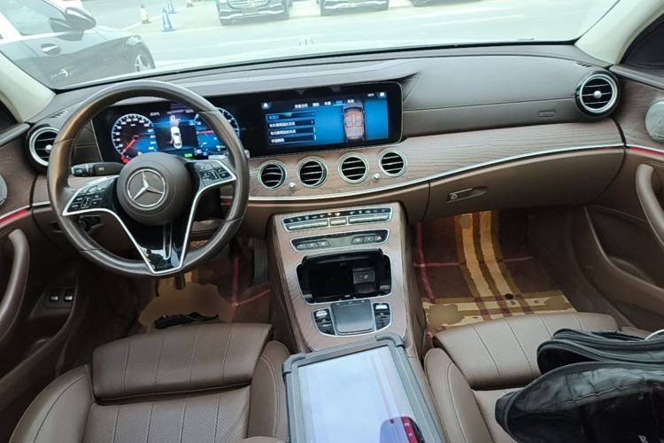 Used Mercedes-Benz E-Class New Energy 2022 Facelift E 350 e L Plug-in Hybrid Sedan Center Console