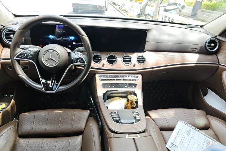 Used Mercedes-Benz E-Class New Energy 2022 Second Facelift E 350 e L Plug-in Hybrid Sports Sedan Center Console