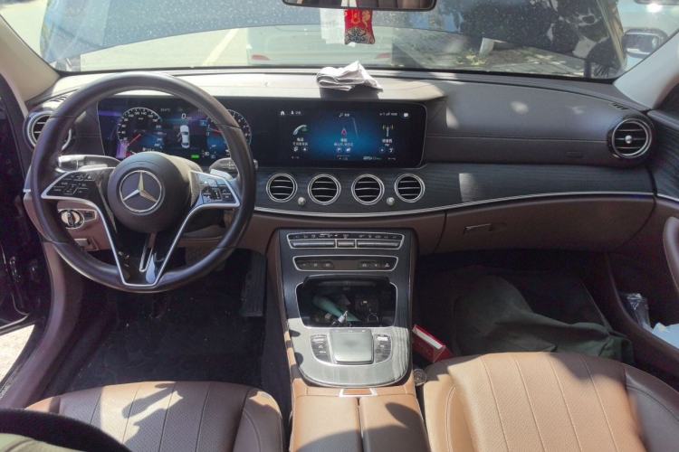 Used Mercedes-Benz E-Class New Energy 2022 Facelift E 350 e L Plug-in Hybrid Sedan Center Console