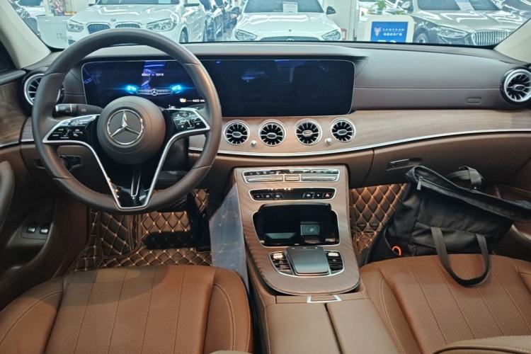 Used Mercedes-Benz E-Class New Energy 2022 Facelift E 350 e L Plug-in Hybrid Sedan Center Console