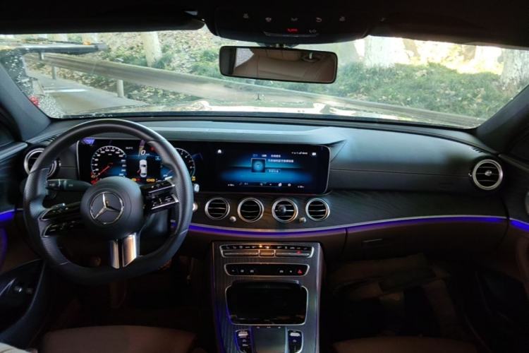 Used Mercedes-Benz E-Class New Energy 2022 Second Facelift E 350 e L Plug-in Hybrid Sports Sedan Center Console