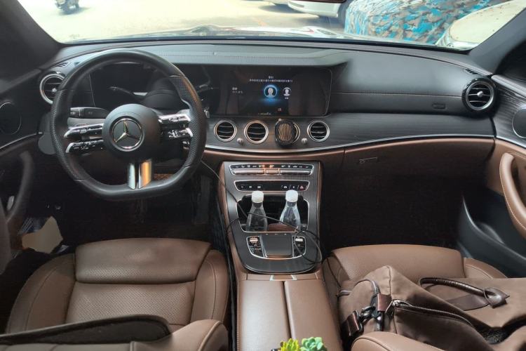 Used Mercedes-Benz E-Class New Energy 2022 Second Facelift E 350 e L Plug-in Hybrid Sports Sedan Center Console