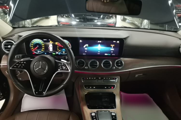 Used Mercedes-Benz E-Class New Energy 2022 Restyled E 350 e L Plug-in Hybrid Sedan Center Console