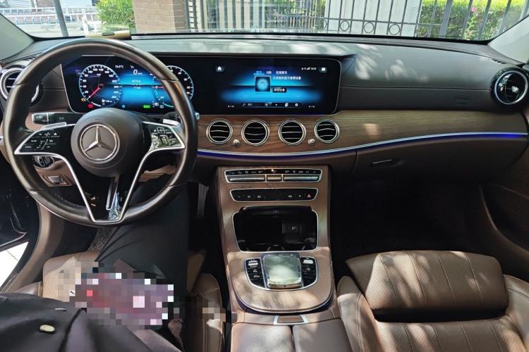 Used Mercedes-Benz E-Class New Energy 2022 Restyled E 350 e L Plug-in Hybrid Sports Sedan Center Console